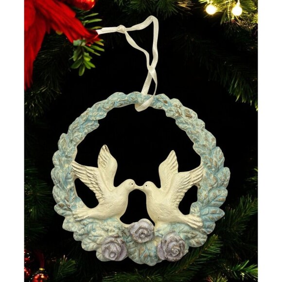 Vintage Kissing Doves Christmas Tree Ornament Floral Wreath Peace Romance Love - Picture 1 of 6